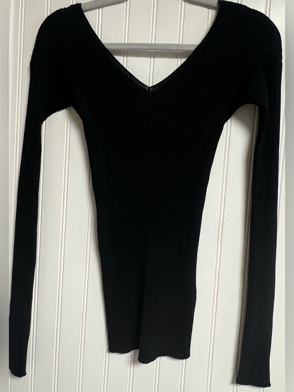 6397 Black Ribbed V Neck Top Size Medium